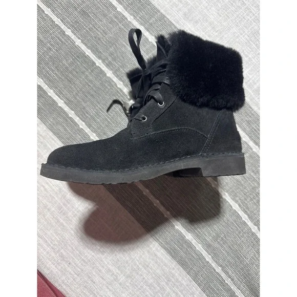 UGG WEYLYN Women's Black Suede Lace Up Fur Trim Boots Ankle Booties‎ Size 7 - Picture 2 of 5